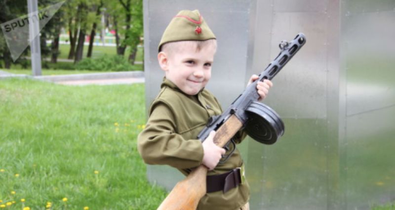 Мальчик 9 мая в парке Победы